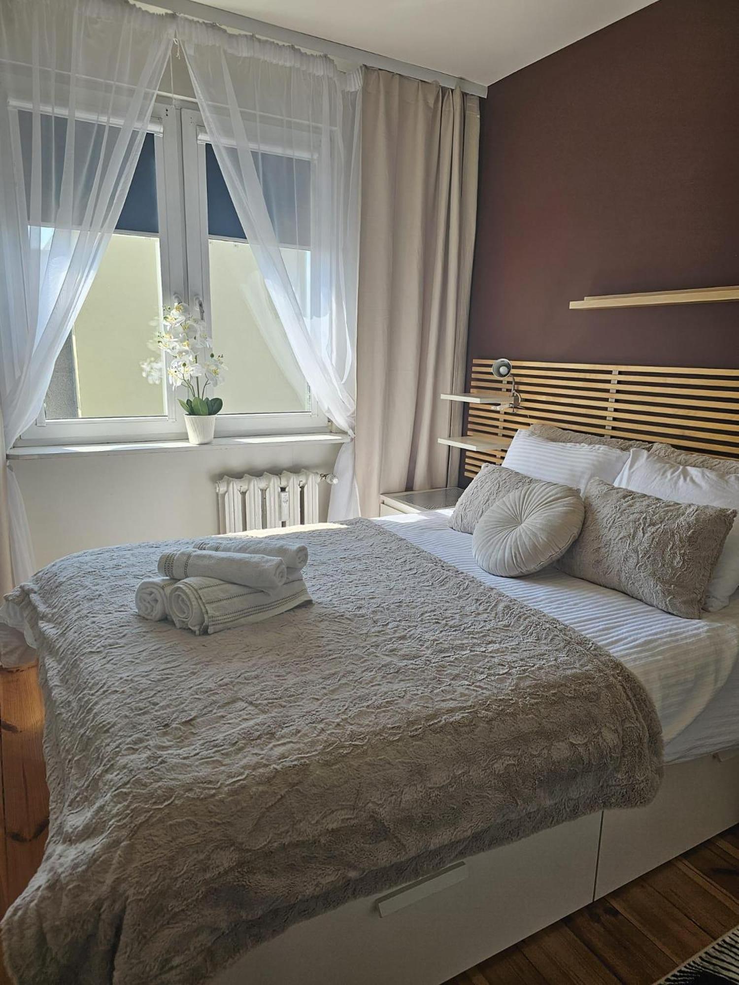 Apartment In Zyrardow 10Min To Suntago Exterior foto